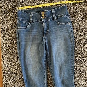 D. Jeans skinny stretch jeans